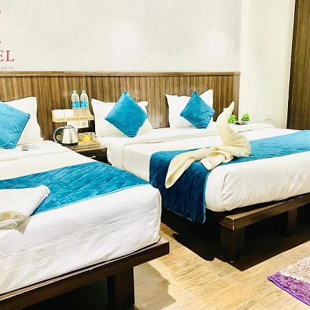 Qotel Hotel Rajouri Garden Above Ritu Marbles, Near Rajouri Garden Metro Station-Couple Friendly Νέο Δελχί Εξωτερικό φωτογραφία