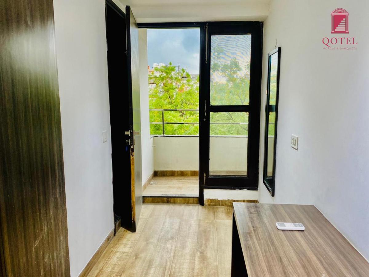 Qotel Hotel Rajouri Garden Above Ritu Marbles, Near Rajouri Garden Metro Station-Couple Friendly Νέο Δελχί Εξωτερικό φωτογραφία