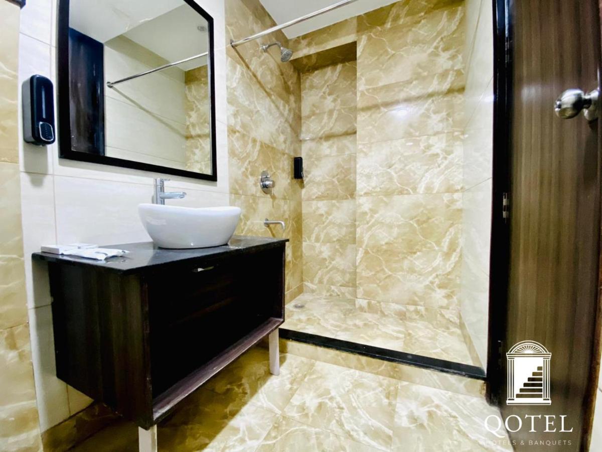 Qotel Hotel Rajouri Garden Above Ritu Marbles, Near Rajouri Garden Metro Station-Couple Friendly Νέο Δελχί Εξωτερικό φωτογραφία