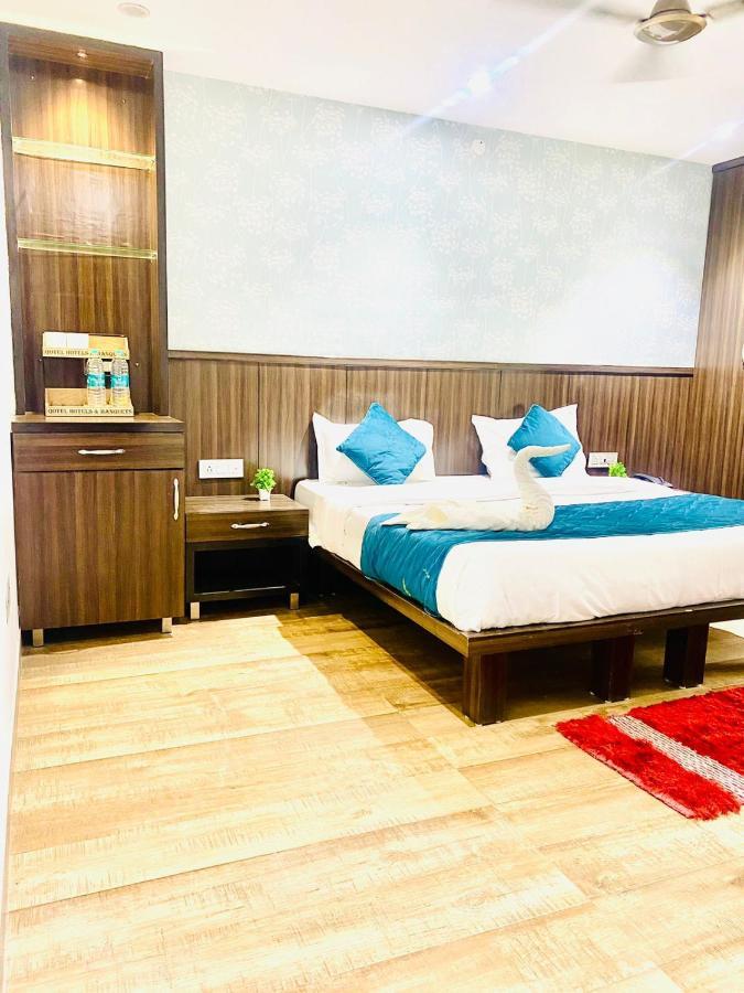 Qotel Hotel Rajouri Garden Above Ritu Marbles, Near Rajouri Garden Metro Station-Couple Friendly Νέο Δελχί Εξωτερικό φωτογραφία
