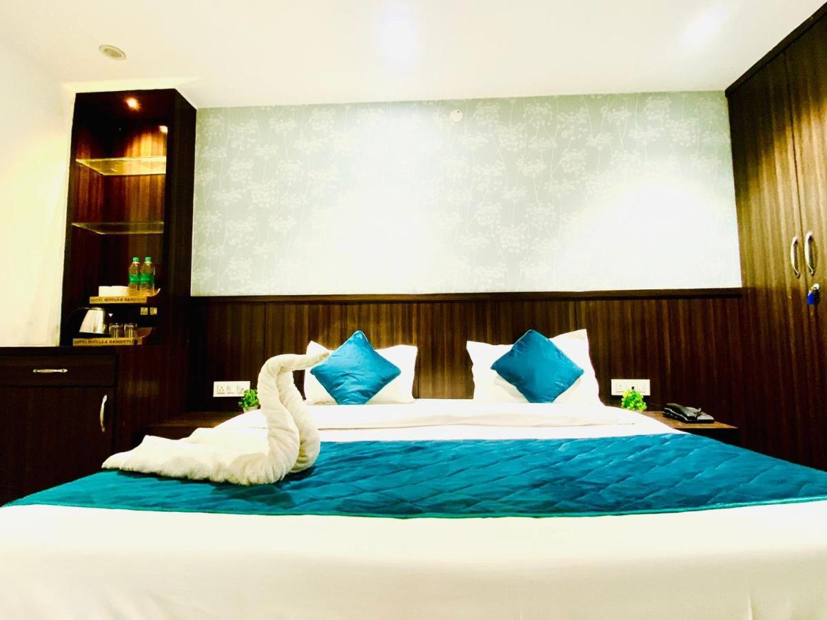 Qotel Hotel Rajouri Garden Above Ritu Marbles, Near Rajouri Garden Metro Station-Couple Friendly Νέο Δελχί Εξωτερικό φωτογραφία